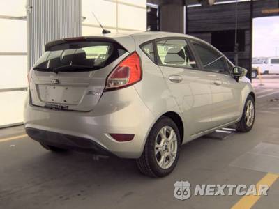 2015 Ford Fiesta SE Hatchback - zdjęcie 4 z 29 - miniatura
