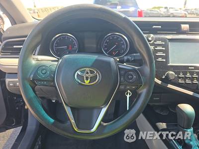 2020 Toyota Camry LE - zdjęcie 10 z 32 - miniatura