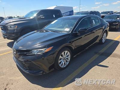 2020 Toyota Camry LE - zdjęcie 1 z 32 - miniatura