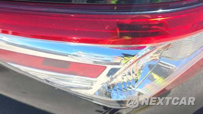 2020 Toyota Camry LE - zdjęcie 19 z 32 - miniatura