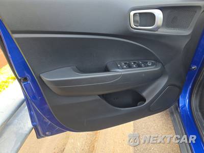 2025 Hyundai Venue SEL - zdjęcie 9 z 24 - miniatura