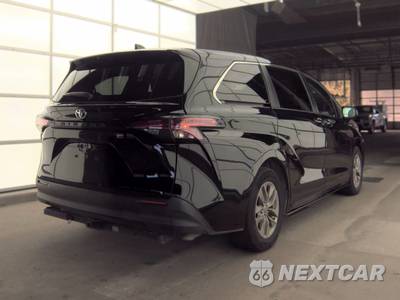 2022 Toyota Sienna LE 8-Passenger 120.5" WB - zdjęcie 4 z 34 - miniatura