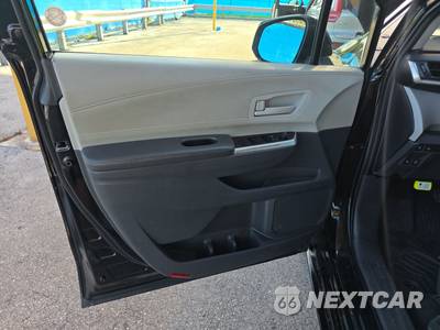 2021 Toyota Sienna LE 8-Passenger 120.5" WB - zdjęcie 9 z 31 - miniatura