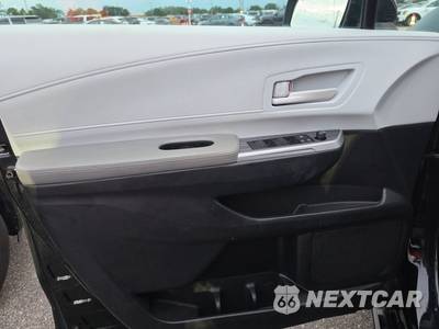 2025 Toyota Sienna LE 8-Passenger 120.5" WB - zdjęcie 9 z 29 - miniatura
