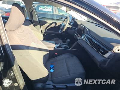 2025 Toyota Camry LE - zdjęcie 8 z 34 - miniatura