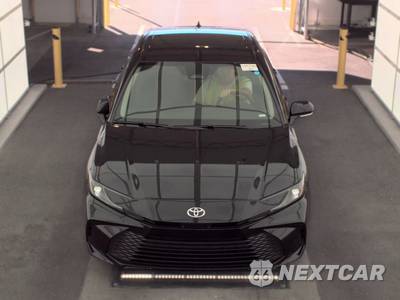 2025 Toyota Camry LE - zdjęcie 2 z 34 - miniatura