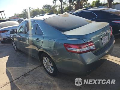 2011 Toyota Camry LE - zdjęcie 6 z 29 - miniatura