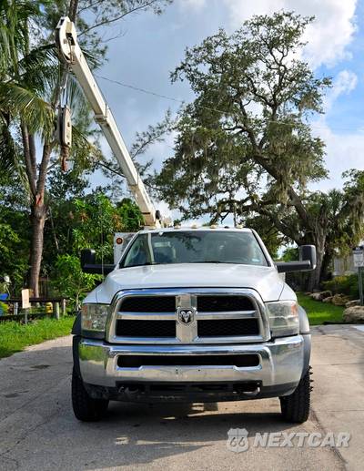 2017 Ram 5500 Cab Chassis Tradesman Regular Cab DRW - zdjęcie 2 z 23 - miniatura