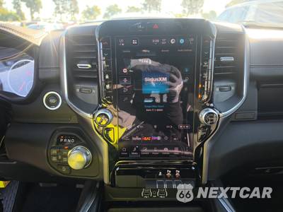 2026 Ram 1500 Laramie Crew Cab Short Bed - zdjęcie 11 z 24 - miniatura