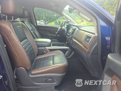 2017 Nissan TITAN Platinum Reserve Crew Cab Extra Short Bed - zdjęcie 8 z 34 - miniatura