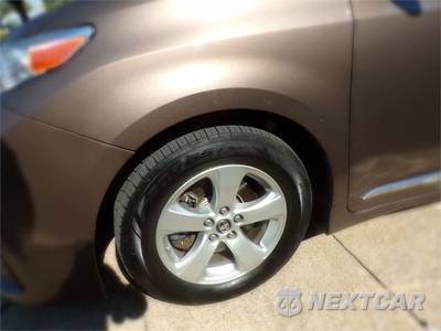 2018 Toyota Sienna LE 8-Passenger 119.3" WB - zdjęcie 26 z 32 - miniatura
