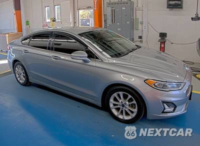 2020 Ford Fusion Energi Titanium - zdjęcie 3 z 47 - miniatura