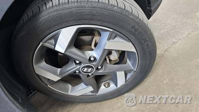 2025 Hyundai Venue SEL - zdjęcie 25 z 34 - miniatura