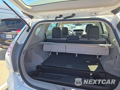 2017 Toyota Prius v Two - zdjęcie 16 z 31 - miniatura