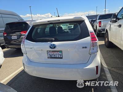 2017 Toyota Prius v Two - zdjęcie 5 z 31 - miniatura