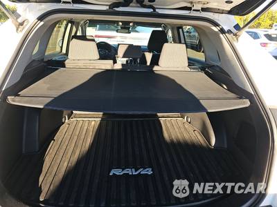 2022 Toyota RAV4 LE - zdjęcie 16 z 27 - miniatura