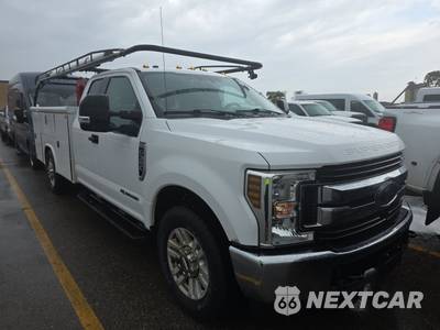 2019 Ford Super Duty F-350 Cab Chassis XLT Extended Cab w/Rear Doors - zdjęcie 3 z 23 - miniatura