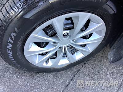 2015 Toyota Camry LE - zdjęcie 34 z 42 - miniatura