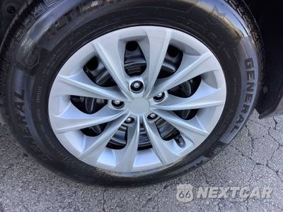 2015 Toyota Camry LE - zdjęcie 35 z 42 - miniatura