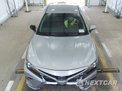 2022 Toyota Camry SE - zdjęcie 2 z 60 - miniatura