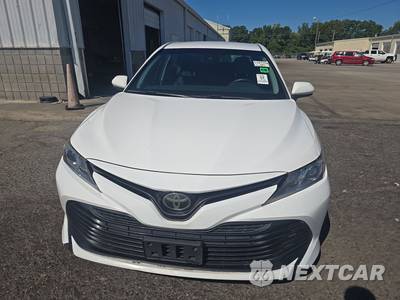 2018 Toyota Camry LE - zdjęcie 2 z 28 - miniatura