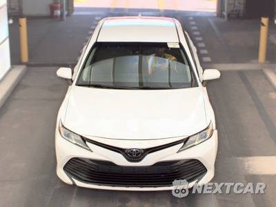 2019 Toyota Camry LE - zdjęcie 2 z 26 - miniatura