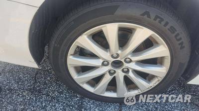 2019 Toyota Camry LE - zdjęcie 22 z 26 - miniatura