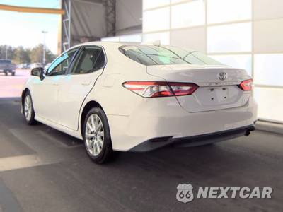 2019 Toyota Camry LE - zdjęcie 6 z 26 - miniatura