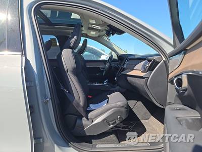 2026 Volvo XC90 B6 Plus 7-Passenger - zdjęcie 8 z 31 - miniatura