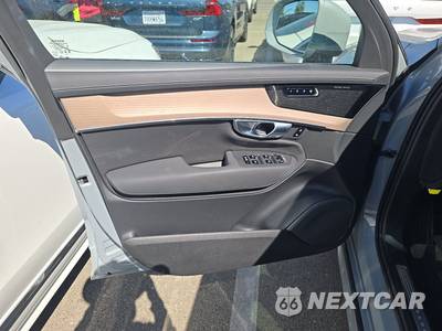 2026 Volvo XC90 B6 Plus 7-Passenger - zdjęcie 9 z 31 - miniatura