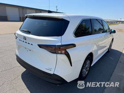 2024 Toyota Sienna LE 8-Passenger 120.5" WB - zdjęcie 7 z 26 - miniatura
