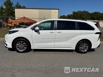 2024 Toyota Sienna LE 8-Passenger 120.5" WB - zdjęcie 9 z 26 - miniatura