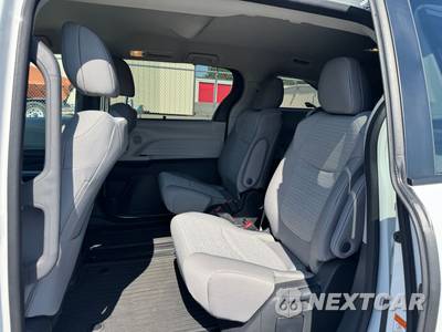 2024 Toyota Sienna LE 8-Passenger 120.5" WB - zdjęcie 13 z 26 - miniatura