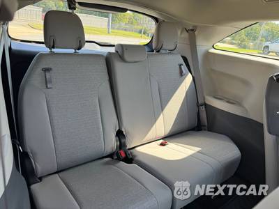 2024 Toyota Sienna LE 8-Passenger 120.5" WB - zdjęcie 14 z 26 - miniatura