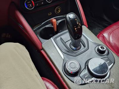 2018 Alfa Romeo Stelvio Ti - zdjęcie 6 z 13 - miniatura