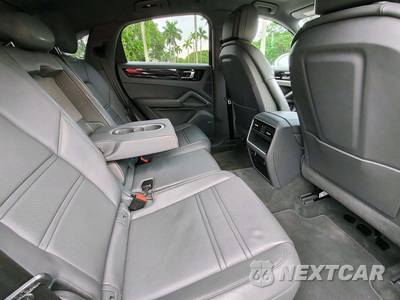 2021 Porsche Cayenne Coupe - zdjęcie 17 z 51 - miniatura