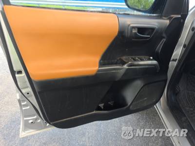 2017 Toyota Tacoma SR5 Crew Cab Medium Bed - zdjęcie 9 z 43 - miniatura
