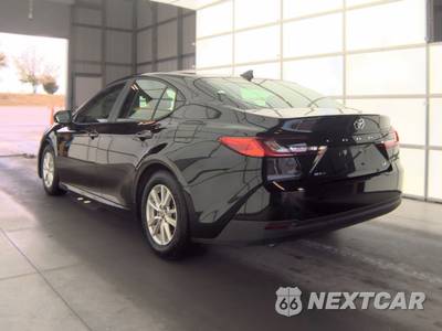 2026 Toyota Camry LE - zdjęcie 6 z 28 - miniatura