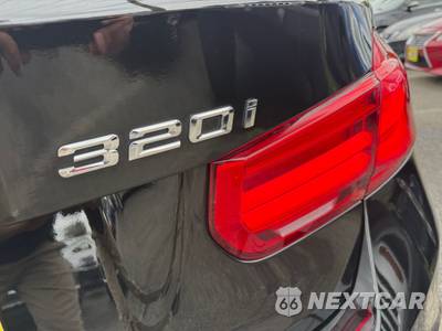 2016 BMW 3 Series Sedan 320i xDrive SPORT LINE - zdjęcie 25 z 122 - miniatura