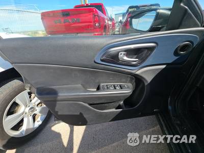 2015 Chrysler 200S - zdjęcie 9 z 48 - miniatura