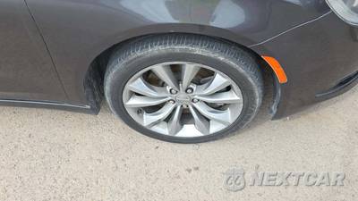 2015 Chrysler 200S - zdjęcie 27 z 48 - miniatura