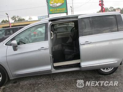 2020 Chrysler Pacifica Touring L 121.6" WB - zdjęcie 10 z 24 - miniatura