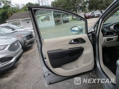 2020 Chrysler Pacifica Touring L 121.6" WB - zdjęcie 9 z 24 - miniatura