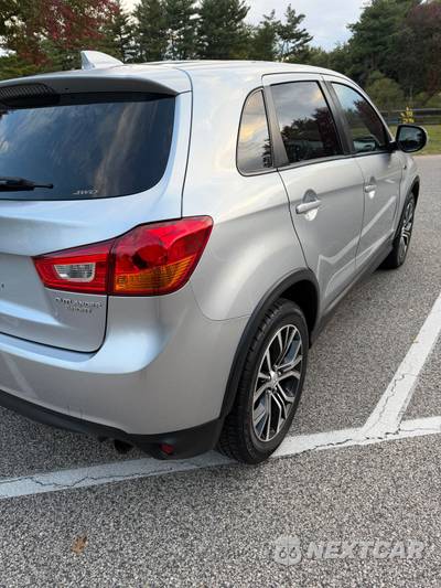 2017 Mitsubishi Outlander Sport ES - zdjęcie 9 z 47 - miniatura