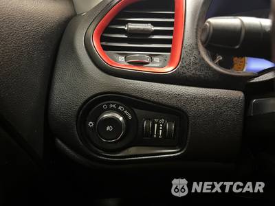 2016 Jeep Renegade Trailhawk - zdjęcie 32 z 50 - miniatura