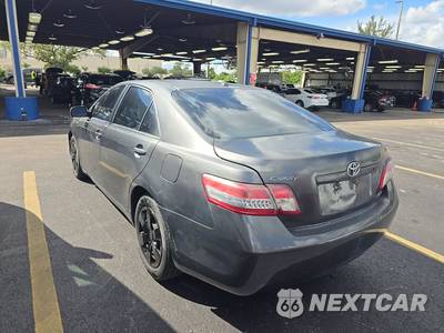 2011 Toyota Camry LE - zdjęcie 6 z 43 - miniatura