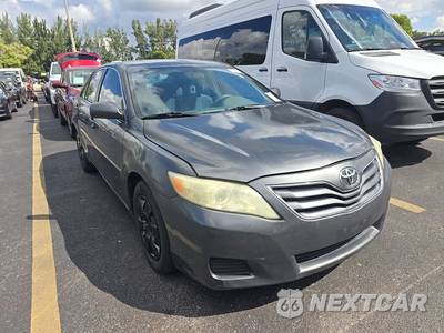 2011 Toyota Camry LE - zdjęcie 3 z 43 - miniatura