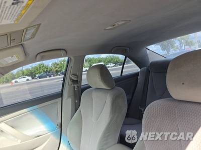 2011 Toyota Camry LE - zdjęcie 17 z 43 - miniatura