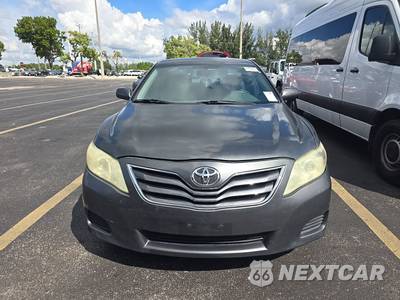 2011 Toyota Camry LE - zdjęcie 2 z 43 - miniatura
