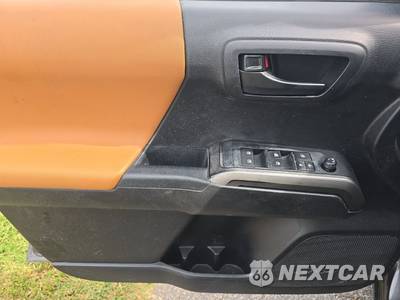 2019 Toyota Tacoma SR5 Crew Cab Medium Bed - zdjęcie 15 z 37 - miniatura